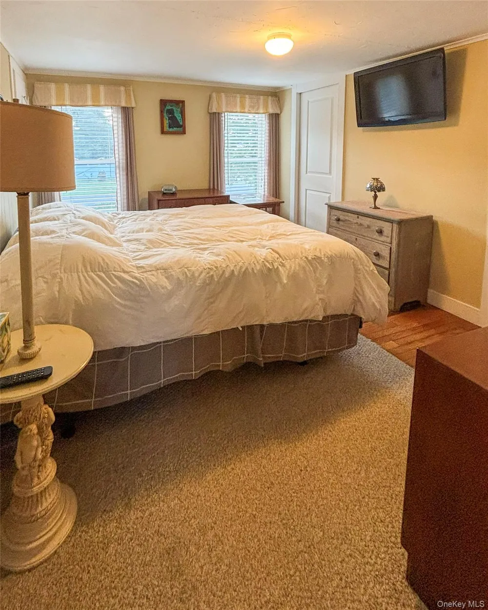23 LAKE AVE Center Moriches, NY 11934