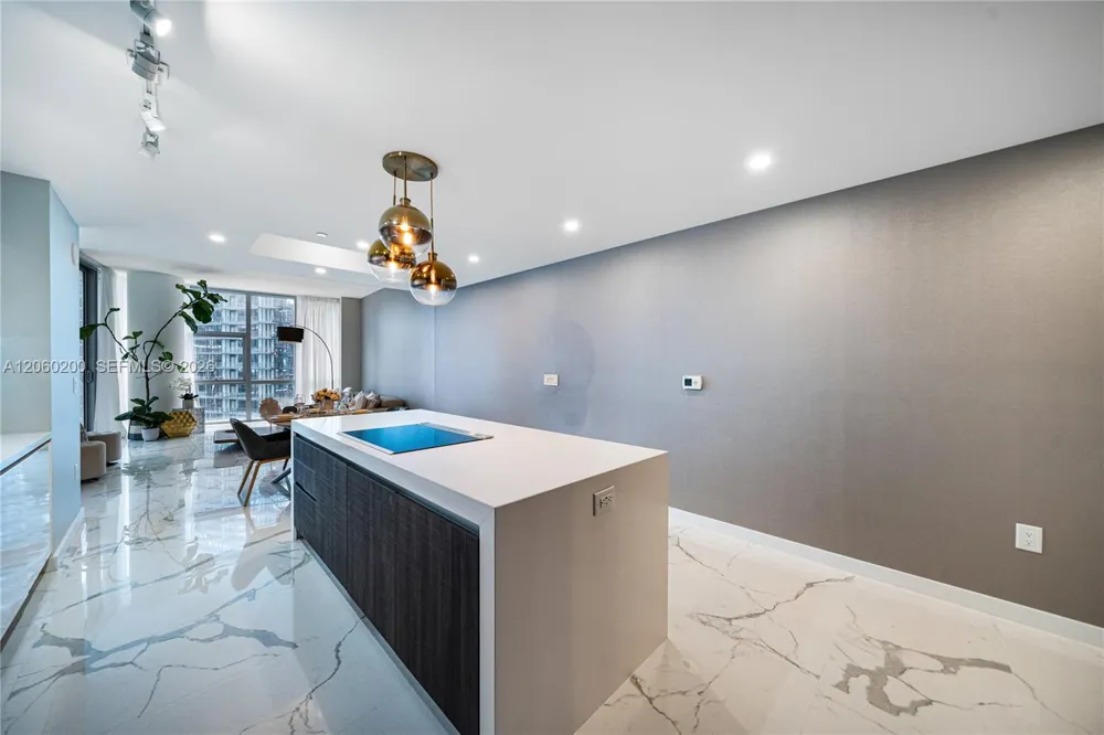 851 NE 1st Ave #2911 Miami, FL 33132