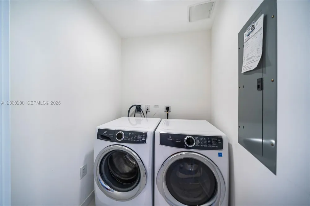 851 NE 1st Ave #2911 Miami, FL 33132