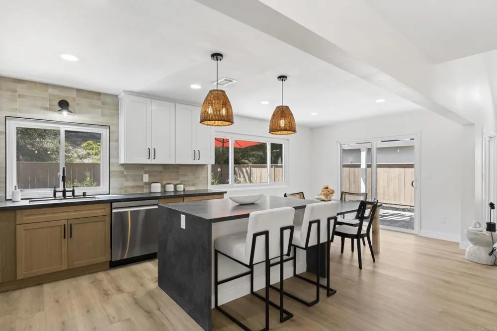 1867 Teakwood Way Vista, CA 92081