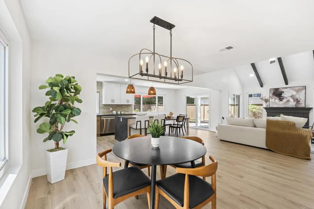 1867 Teakwood Way Vista, CA 92081