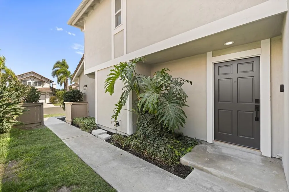 1867 Teakwood Way Vista, CA 92081