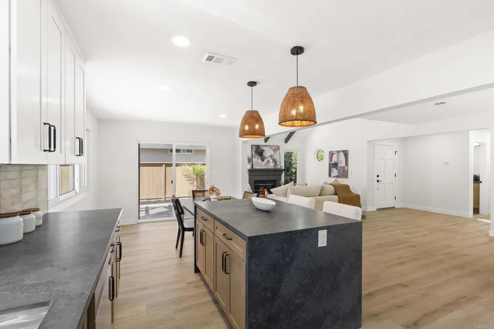 1867 Teakwood Way Vista, CA 92081