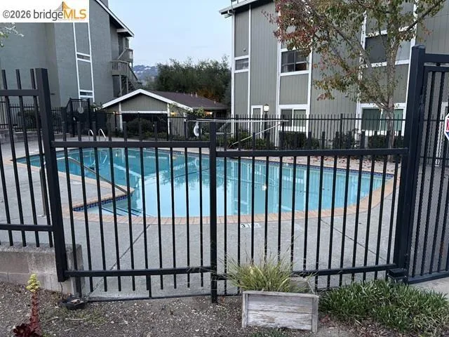 8781 Mountain Blvd #5 Oakland, CA 94605