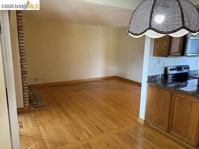 8781 Mountain Blvd #5 Oakland, CA 94605
