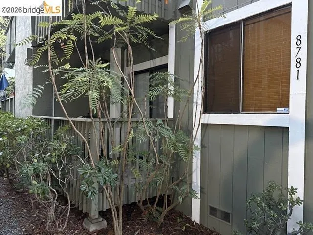 8781 Mountain Blvd #5 Oakland, CA 94605