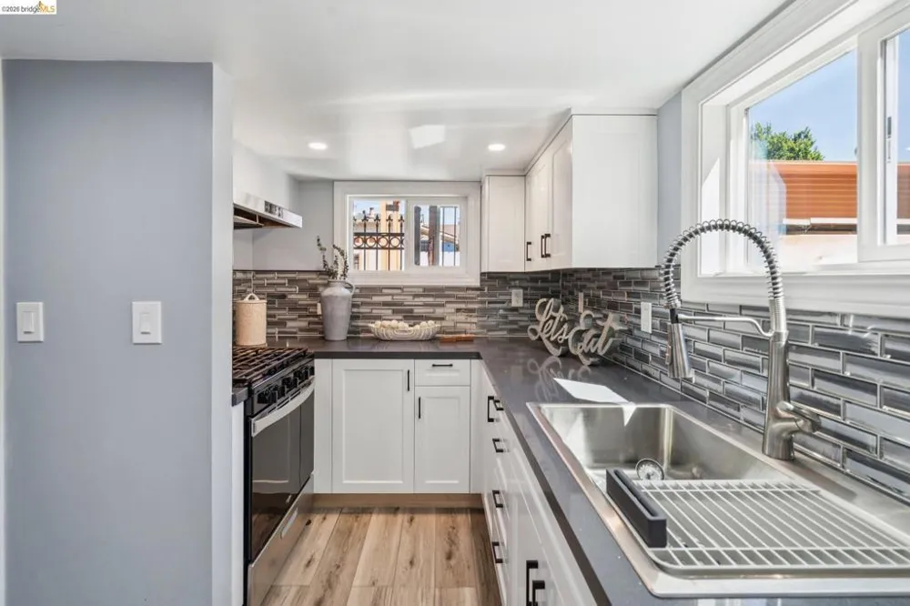 2328 Bartlett St Oakland, CA 94601