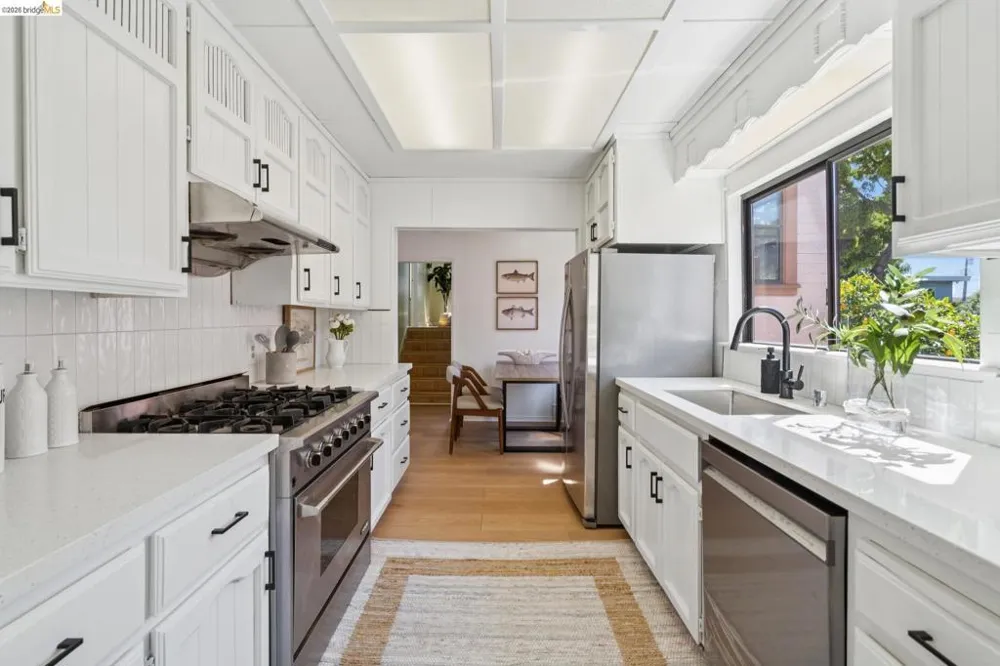 2328 Bartlett St Oakland, CA 94601