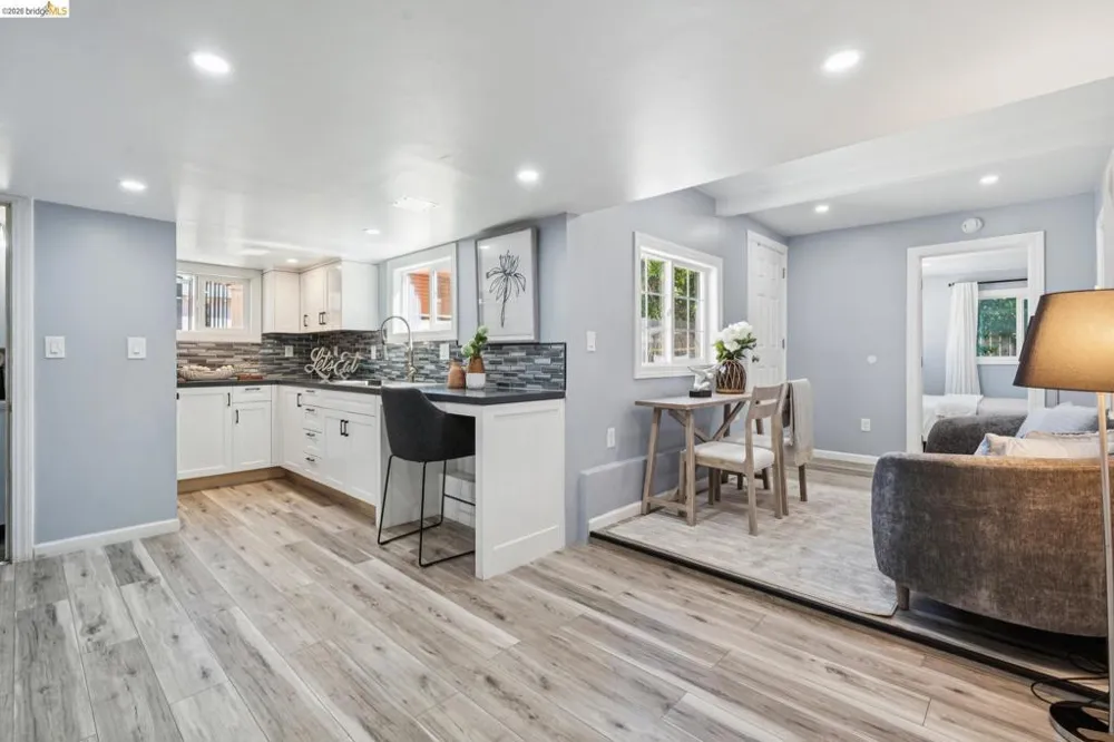 2328 Bartlett St Oakland, CA 94601