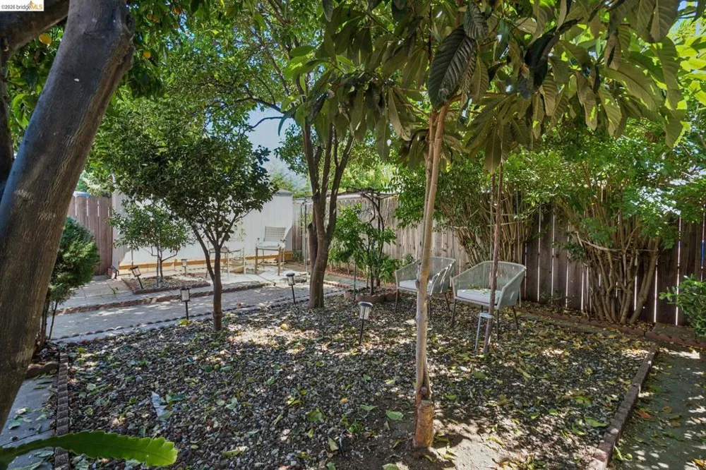 2328 Bartlett St Oakland, CA 94601