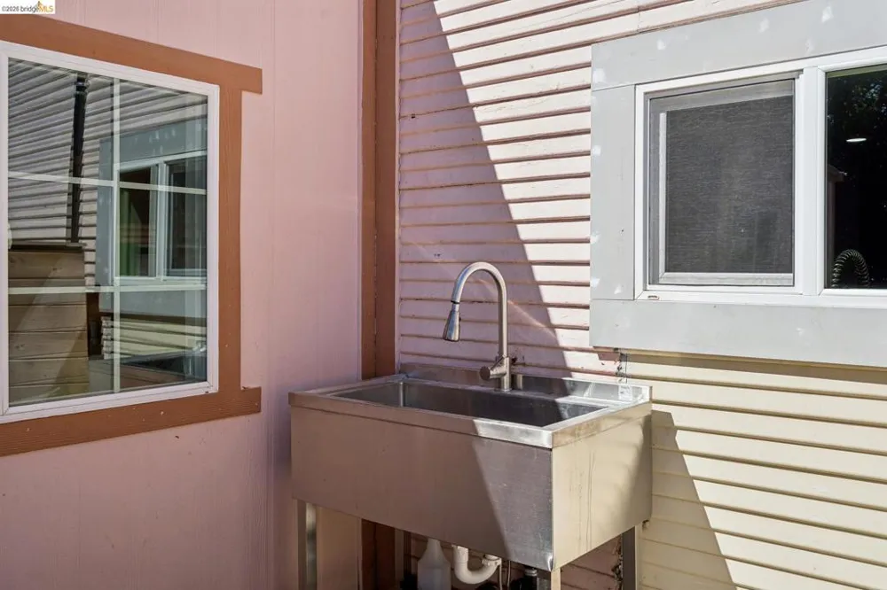 2328 Bartlett St Oakland, CA 94601