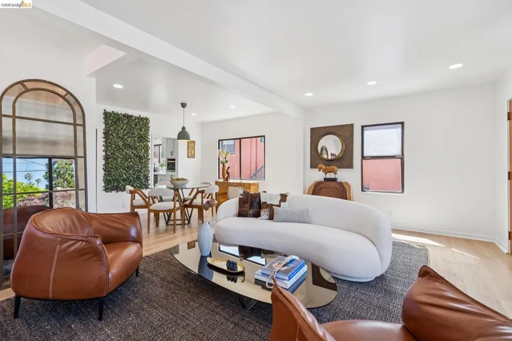 2328 Bartlett St Oakland, CA 94601