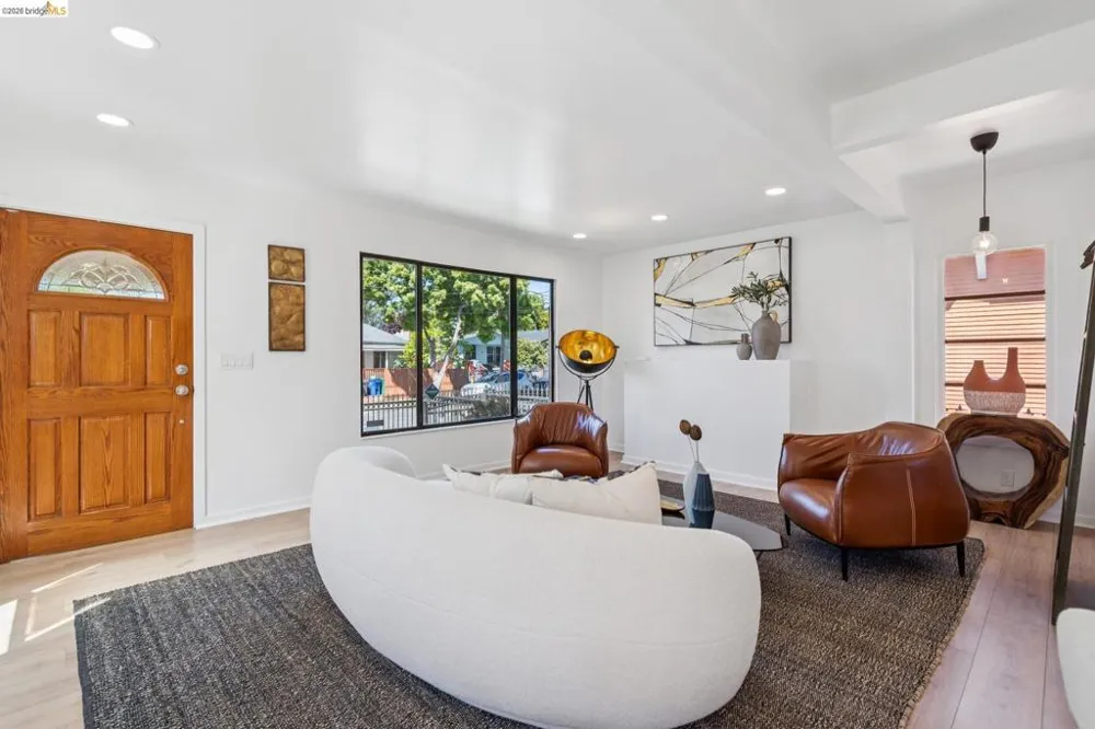 2328 Bartlett St Oakland, CA 94601
