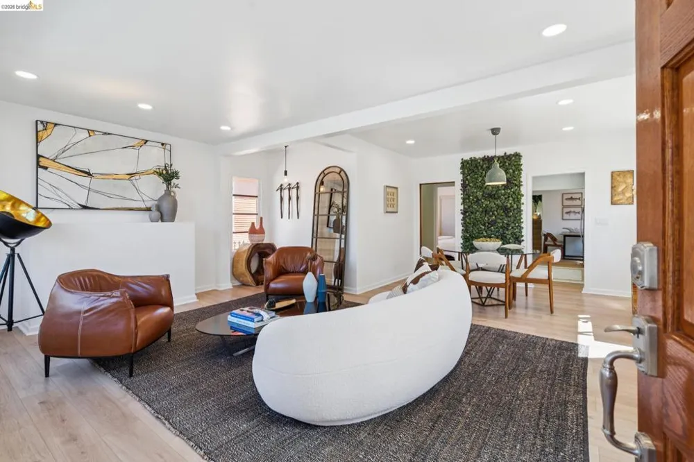 2328 Bartlett St Oakland, CA 94601