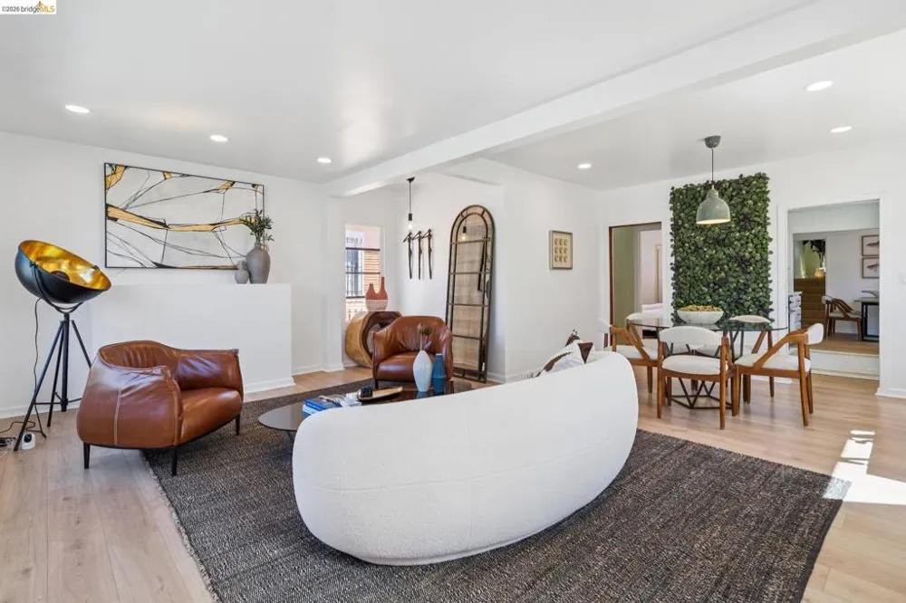 2328 Bartlett St Oakland, CA 94601