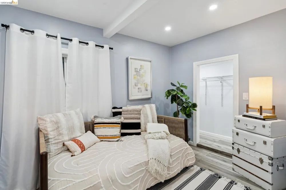 2328 Bartlett St Oakland, CA 94601