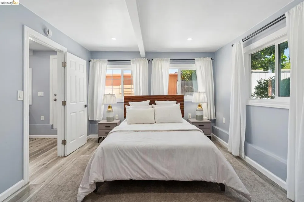 2328 Bartlett St Oakland, CA 94601