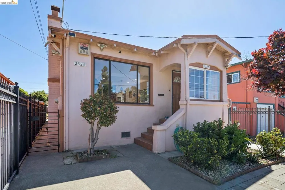2328 Bartlett St Oakland, CA 94601
