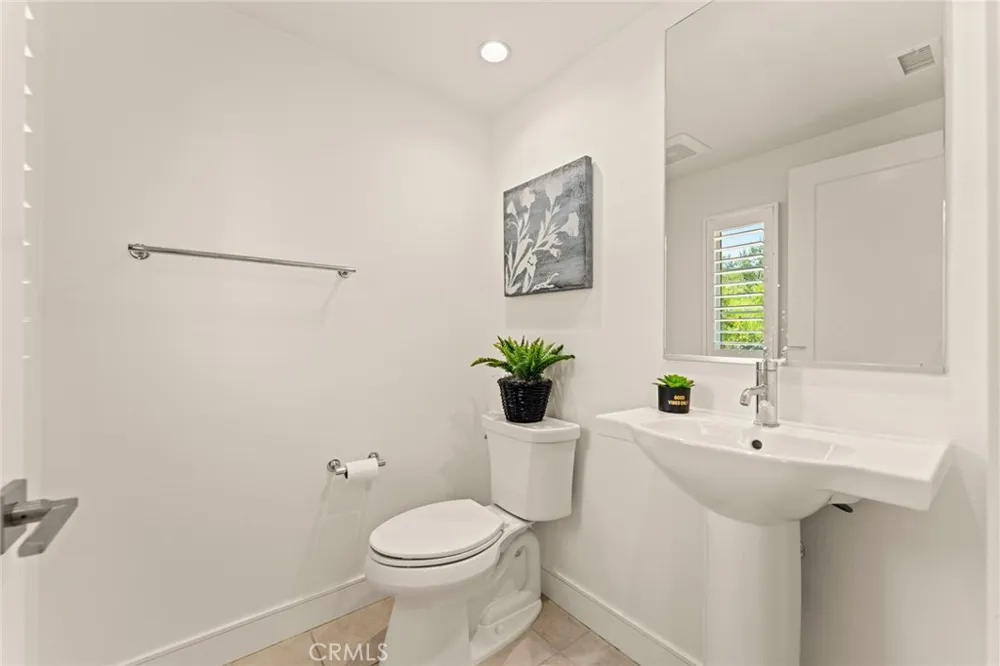 115 Della Irvine, CA 92602