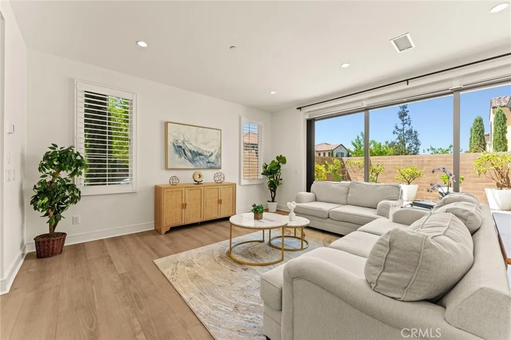 115 Della Irvine, CA 92602