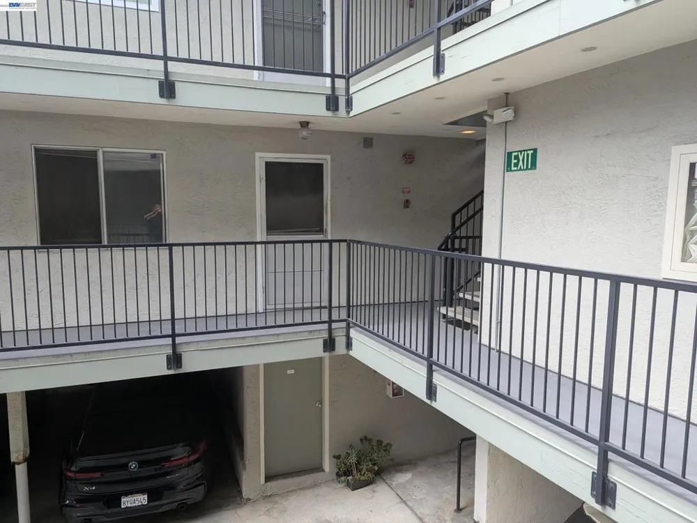 3877 Howe St #107 Oakland, CA 94611