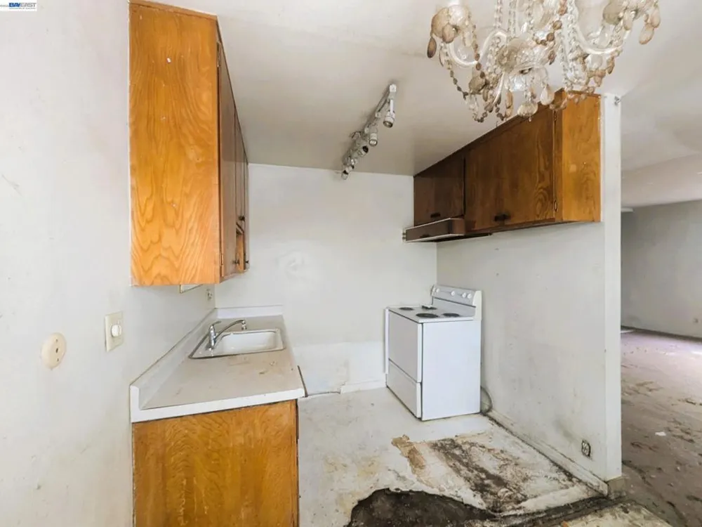 3877 Howe St #107 Oakland, CA 94611