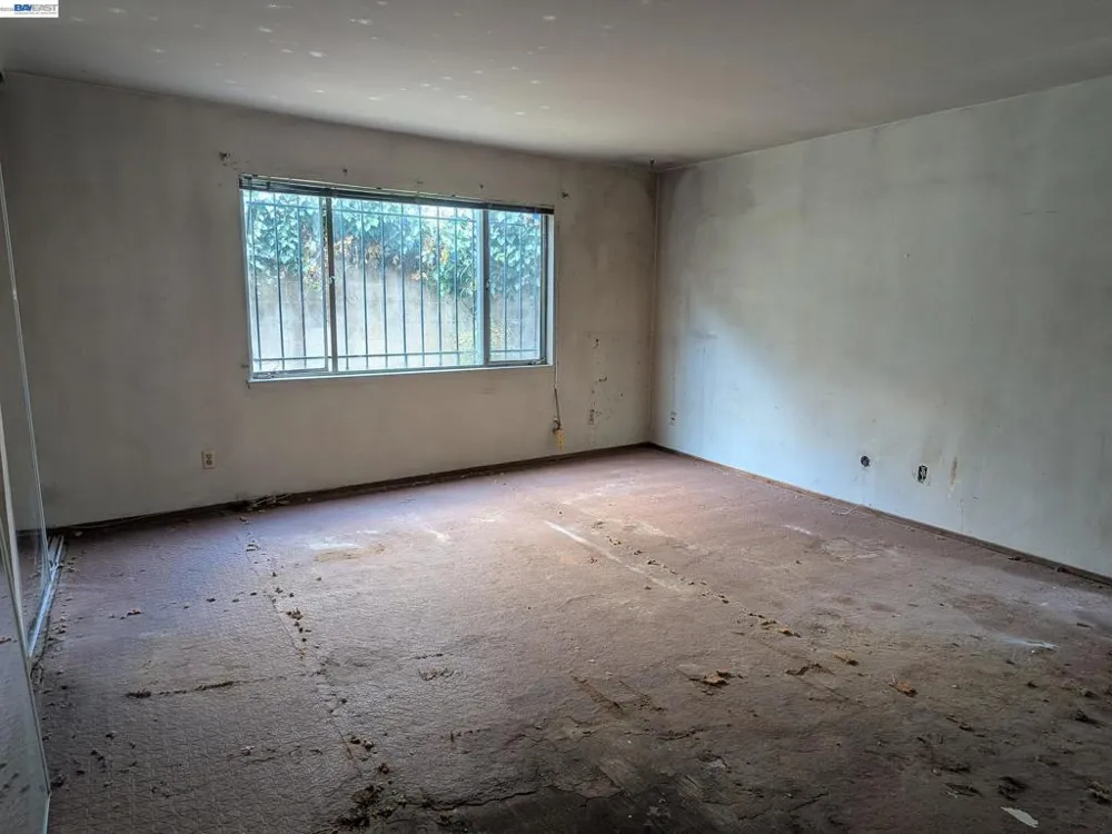 3877 Howe St #107 Oakland, CA 94611