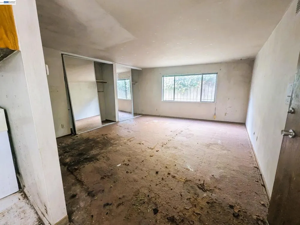 3877 Howe St #107 Oakland, CA 94611