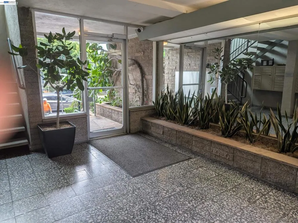 3877 Howe St #107 Oakland, CA 94611