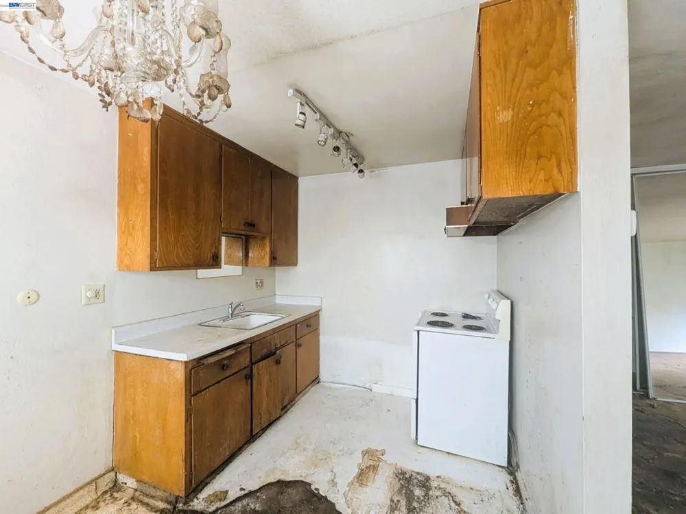 3877 Howe St #107 Oakland, CA 94611