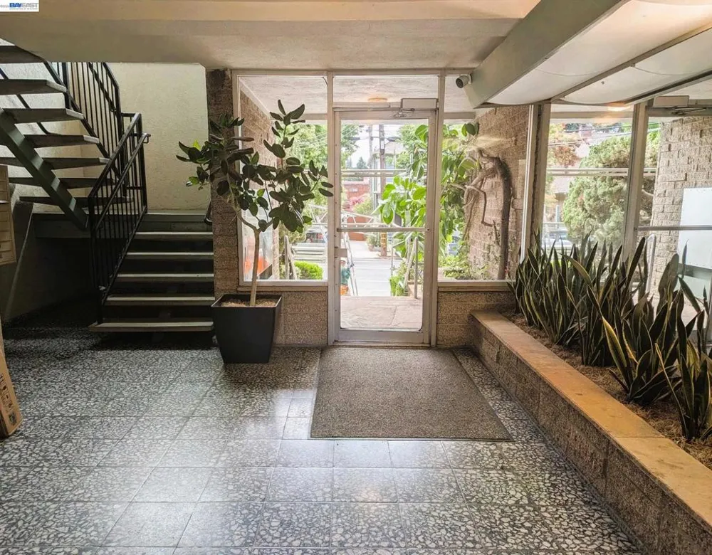 3877 Howe St #107 Oakland, CA 94611
