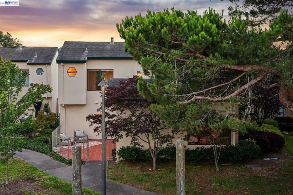 918 Ironwood Rd Alameda, CA 94502