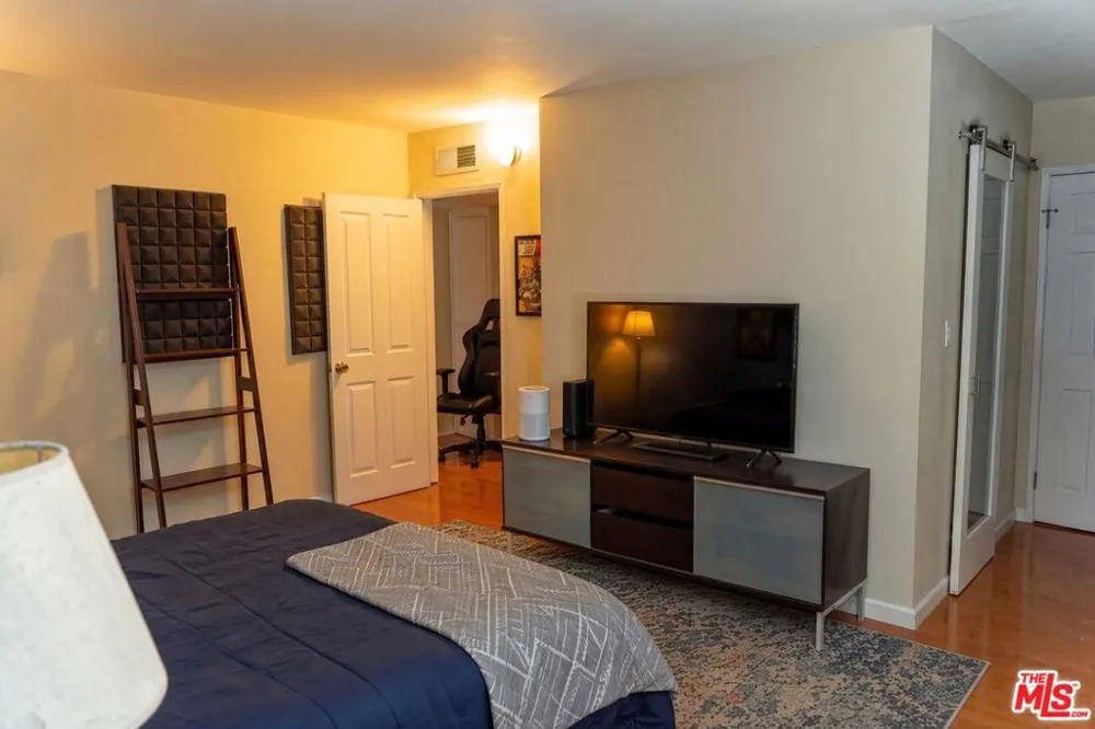9025 Willis Avenue #158 Los Angeles, CA 91402
