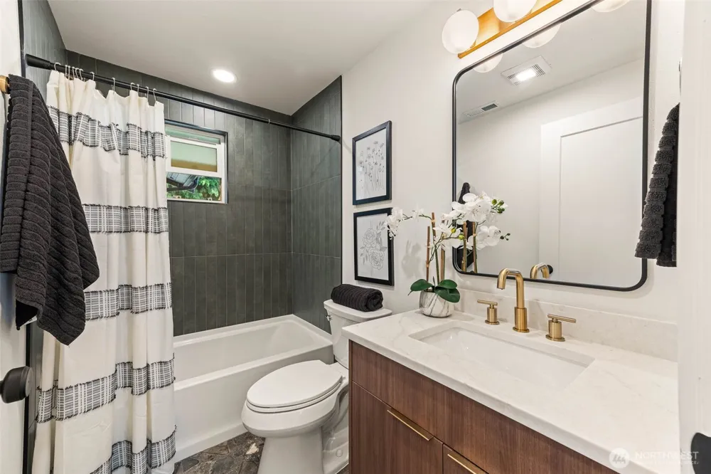 1836 NW 197th Street Shoreline, WA 98177