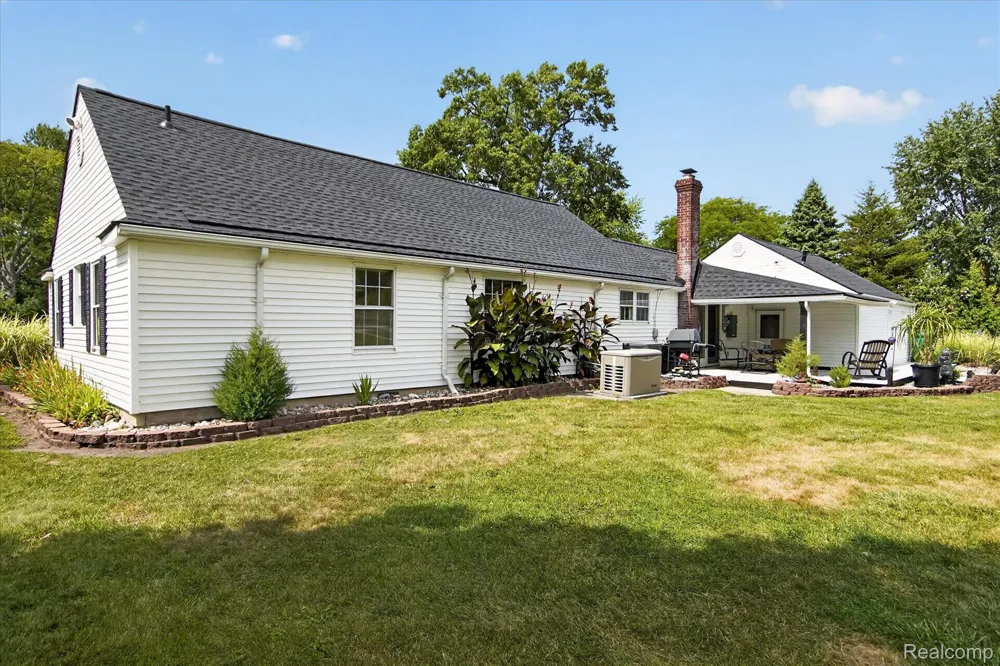 11175 Elmview Street Romulus City, MI 48174