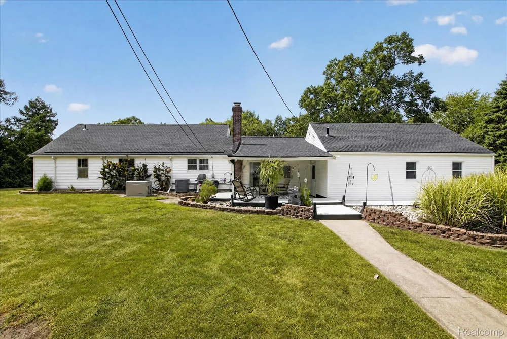 11175 Elmview Street Romulus City, MI 48174