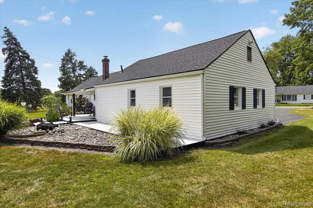 11175 Elmview Street Romulus City, MI 48174
