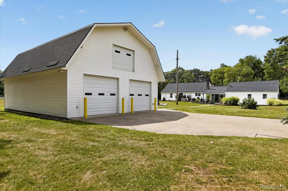 11175 Elmview Street Romulus City, MI 48174