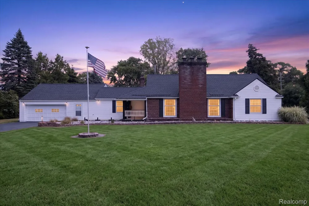 11175 Elmview Street Romulus City, MI 48174