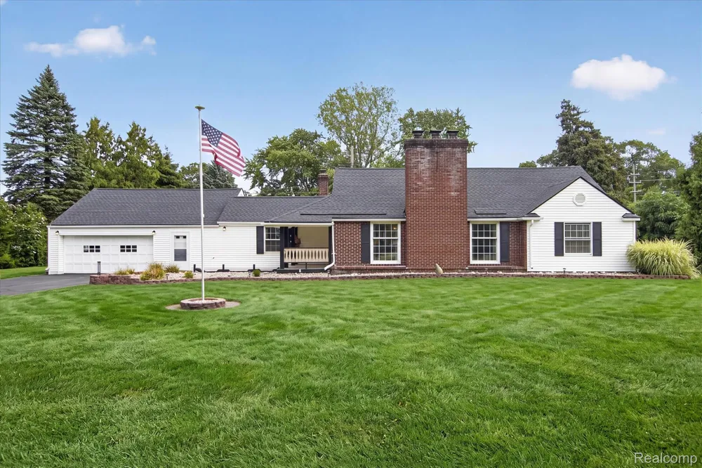 11175 Elmview Street Romulus City, MI 48174