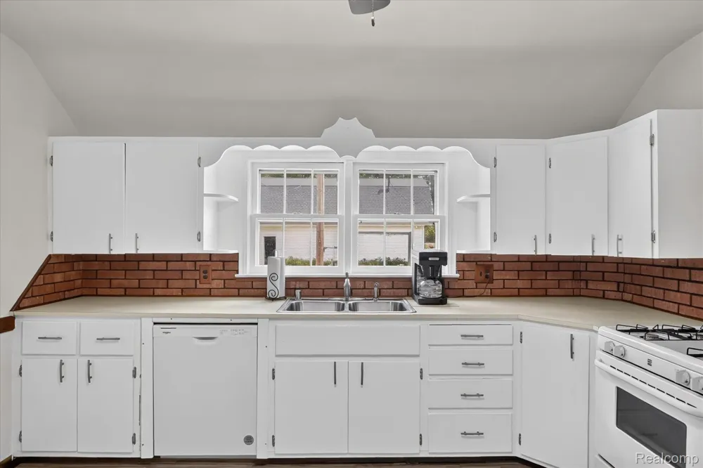 11175 Elmview Street Romulus City, MI 48174