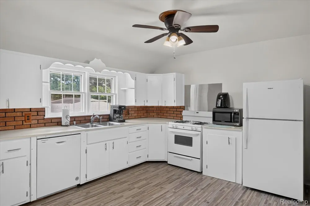 11175 Elmview Street Romulus City, MI 48174