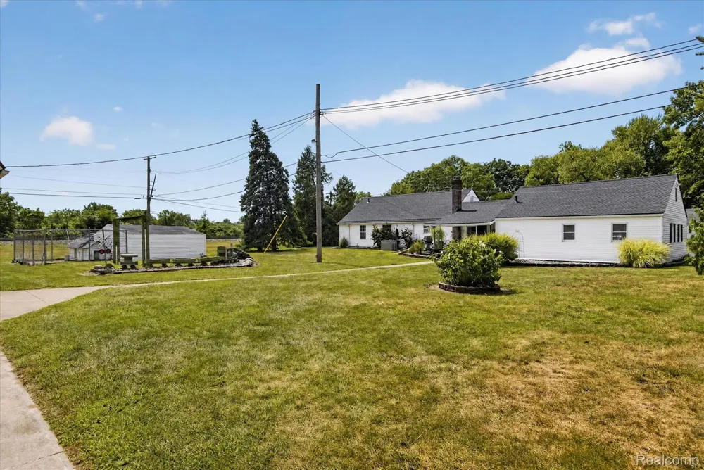 11175 Elmview Street Romulus City, MI 48174