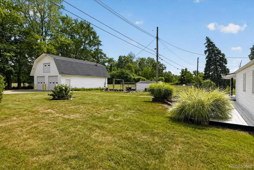 11175 Elmview Street Romulus City, MI 48174