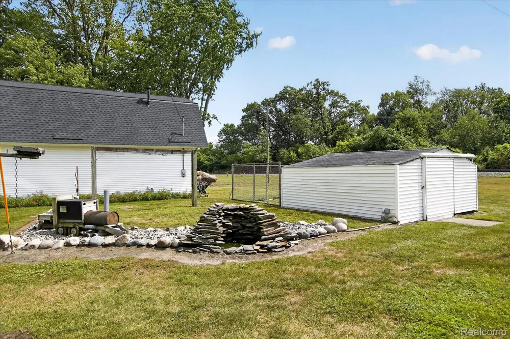11175 Elmview Street Romulus City, MI 48174