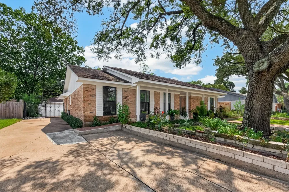 10807 Chimney Rock Road Houston, TX 77096