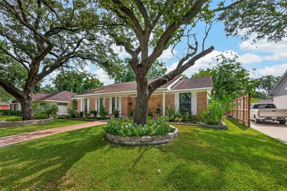 10807 Chimney Rock Road Houston, TX 77096