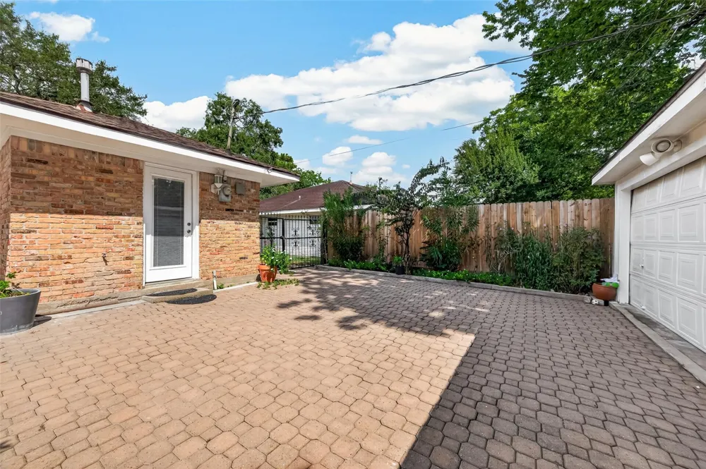 10807 Chimney Rock Road Houston, TX 77096