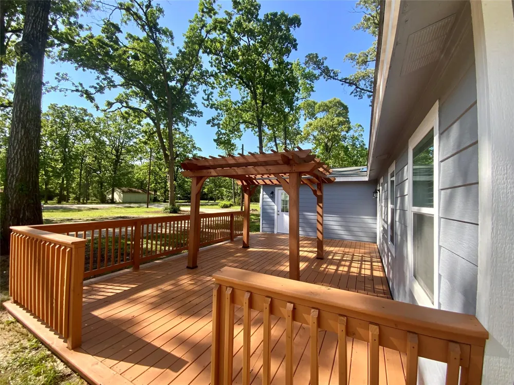 172 Pine Needle St Onalaska, TX 77360