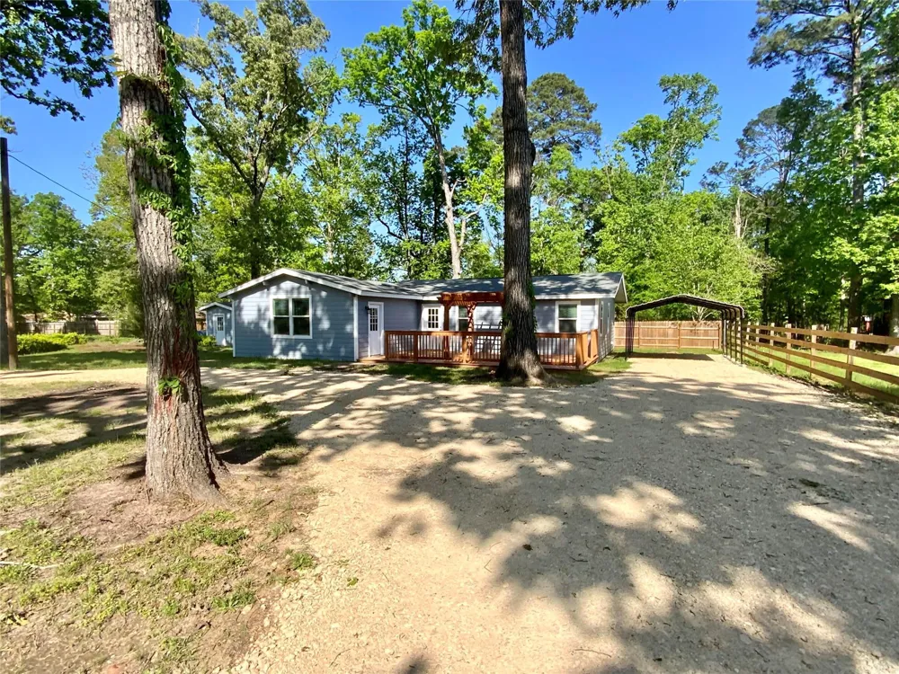 172 Pine Needle St Onalaska, TX 77360